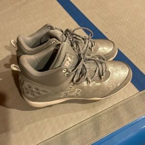Under Armor cleats size 5.5 maybe worn twice practically brand new grey